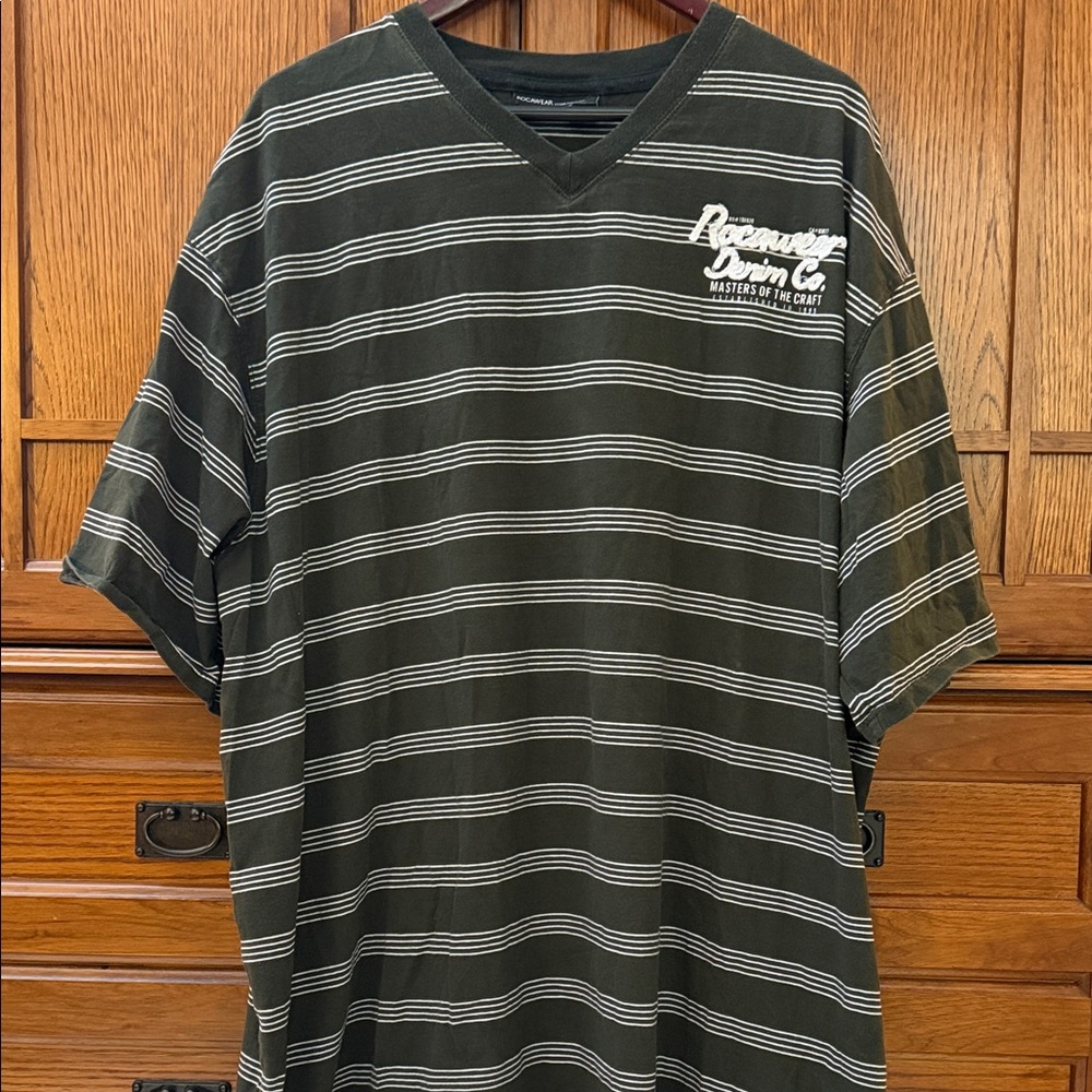 Rocawear Denim Co. Olive Striped V-neck Tee Embroidered Chest Logo Hip-Hop Y2K